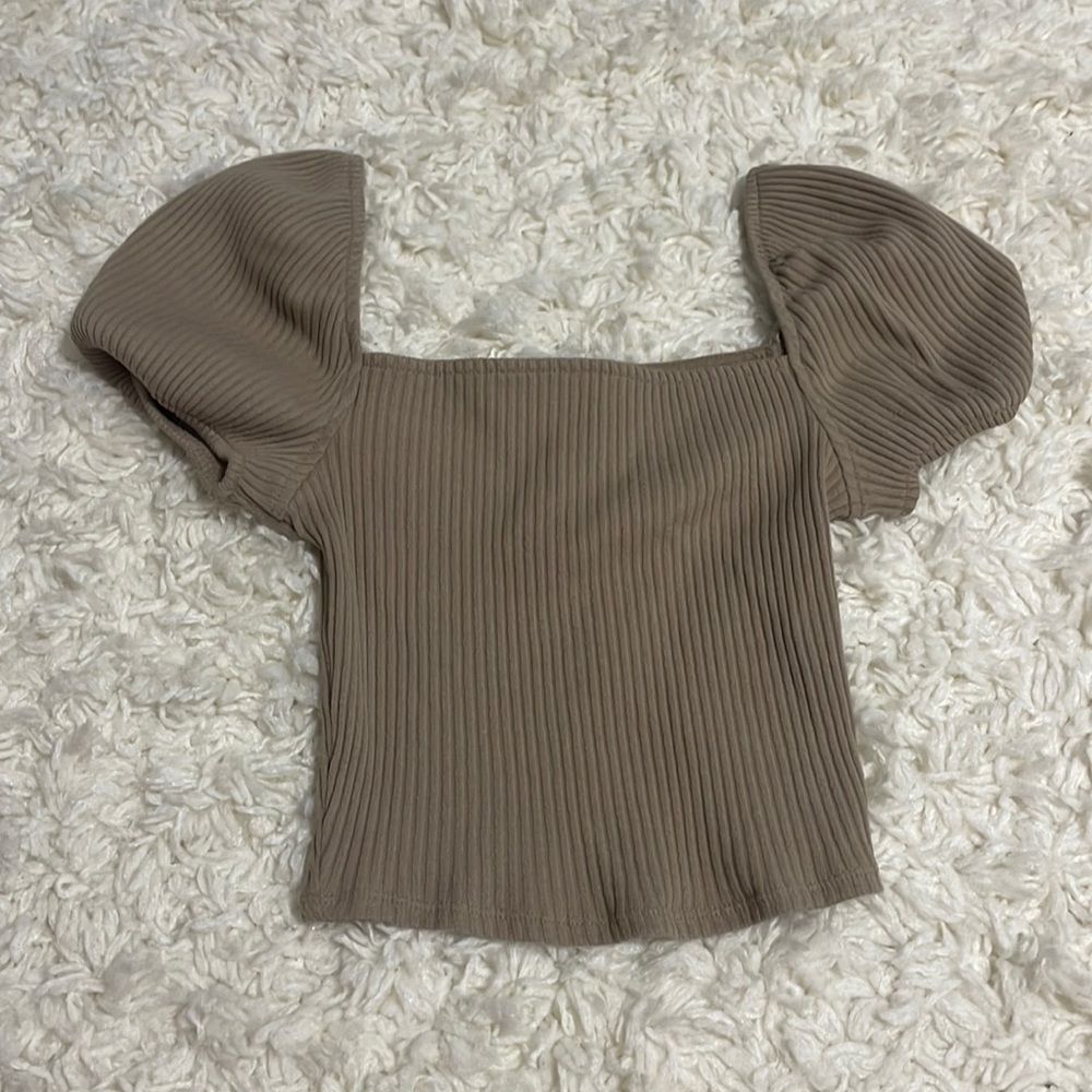 Top with puff sleeves